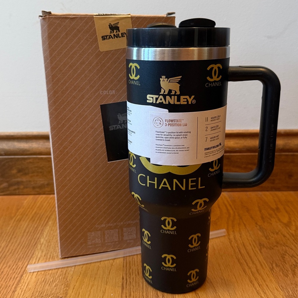 NWT Stanley Flowstate Quencher H2.0 Tumbler 40 OZ. All Day Hydration
